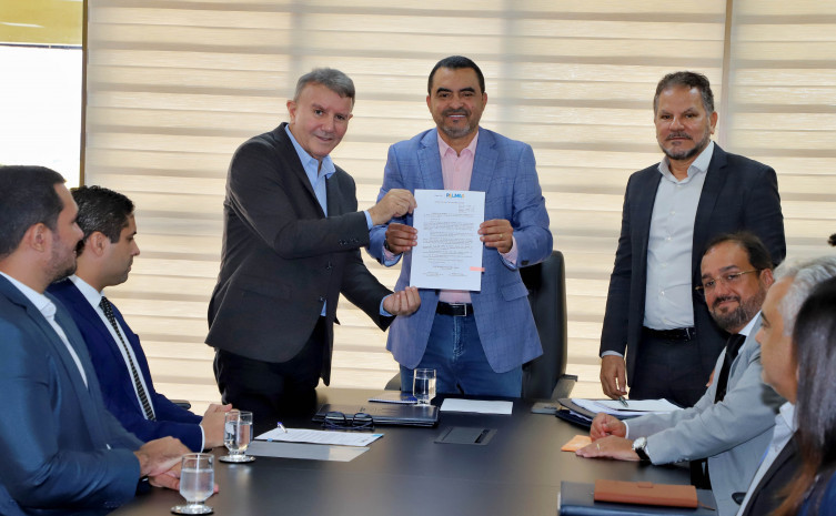 Governador Wanderlei Barbosa e prefeito Eduardo Siqueira formalizam devolução do Estádio Nilton Santos para o Estado