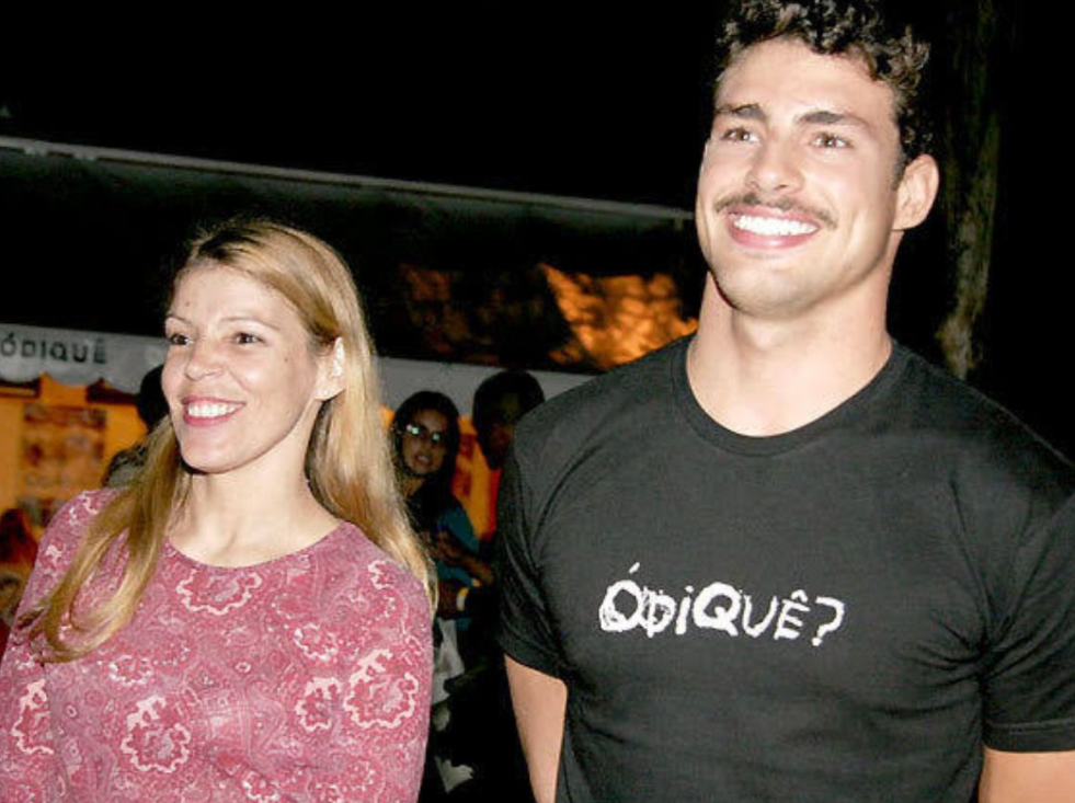 Cauã Reymond emociona ao revelar drama com a mãe no Altas Horas