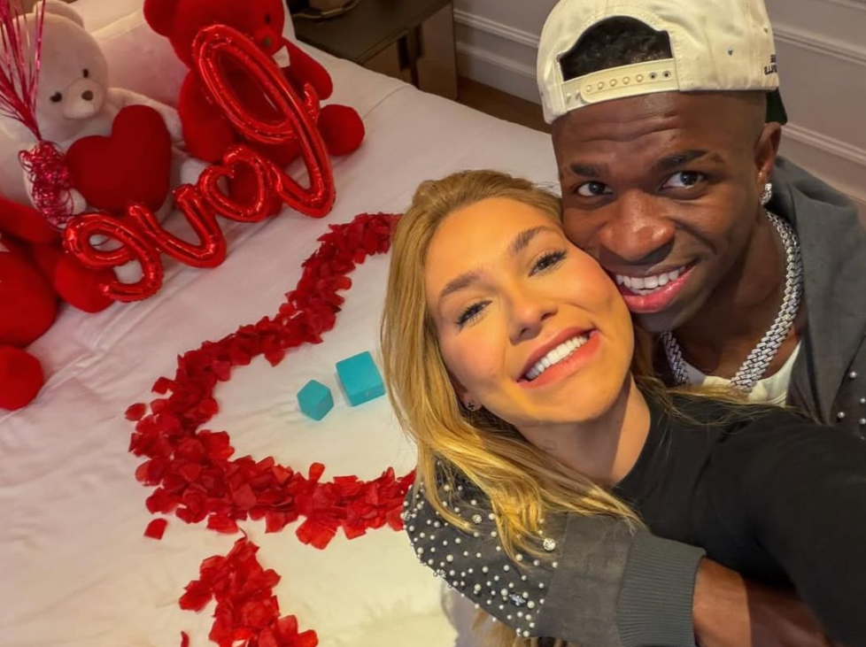 Vini Jr. pede Virginia Fonseca em namoro com surpresa romântica