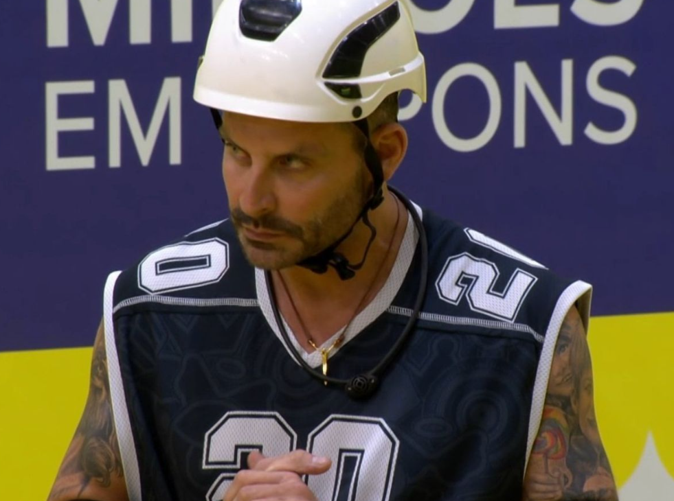 Susto no BBB26: Henri Castelli é socorrido após convulsão durante Prova do Líder