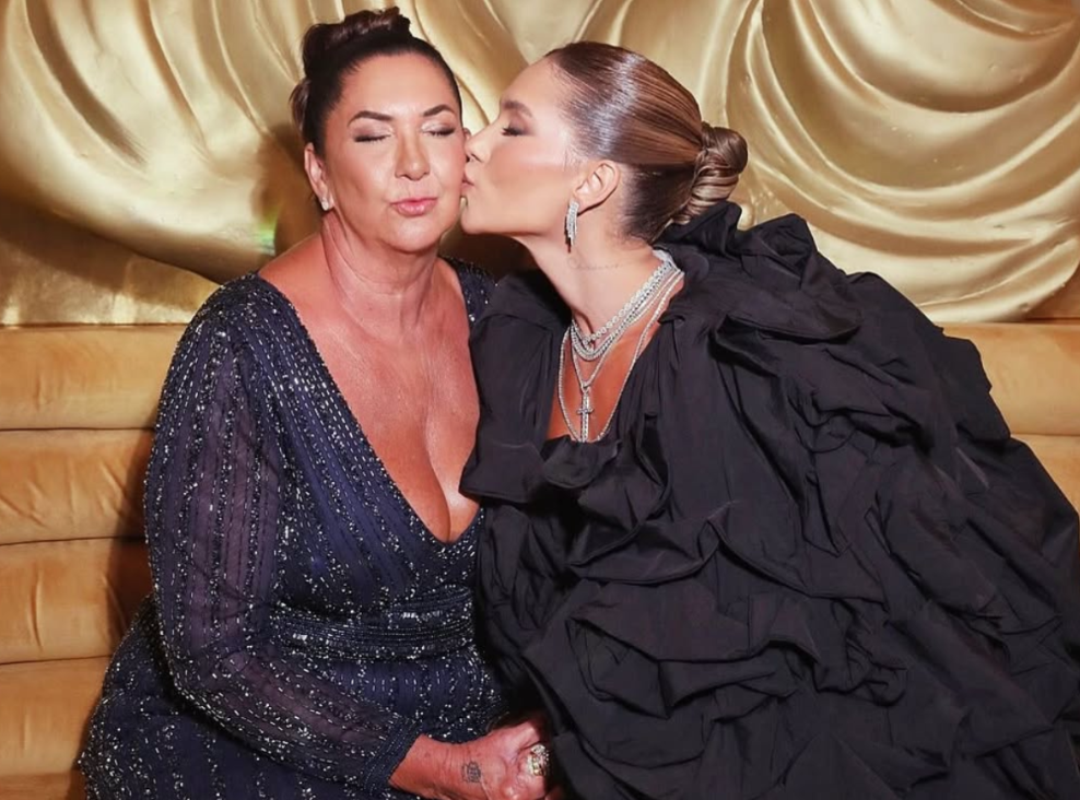 Mãe de Virginia é hospitalizada após acidente de carro em Goiânia