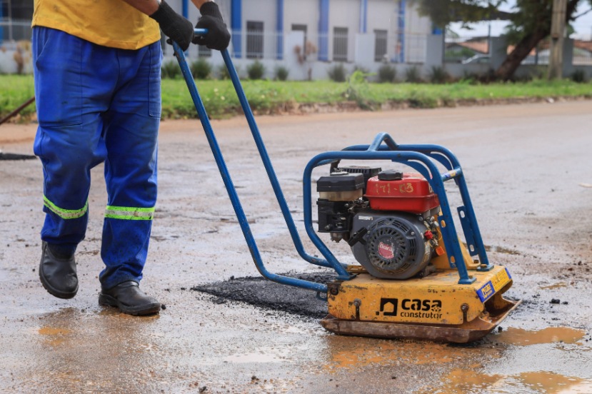 Prefeitura de Palmas intensifica serviços de tapa-buracos na região central da cidade