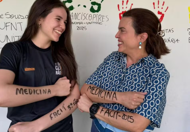 Mãe e filha surpreendem ao estudar Medicina juntas