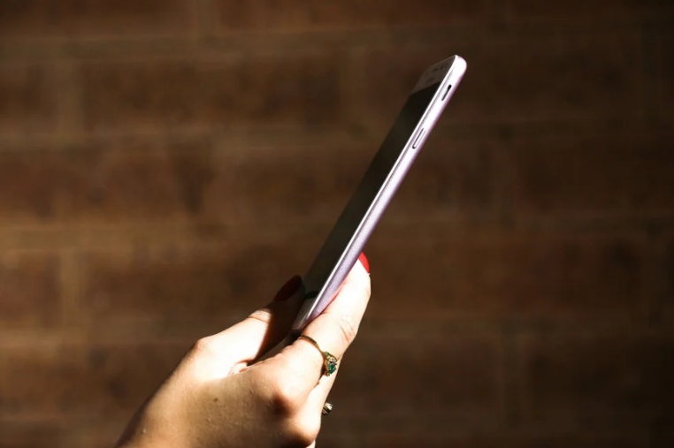 Proibição de redes sociais para menores de 16? Proposta governamental da Noruega deve ser apresentada até o fim do ano.