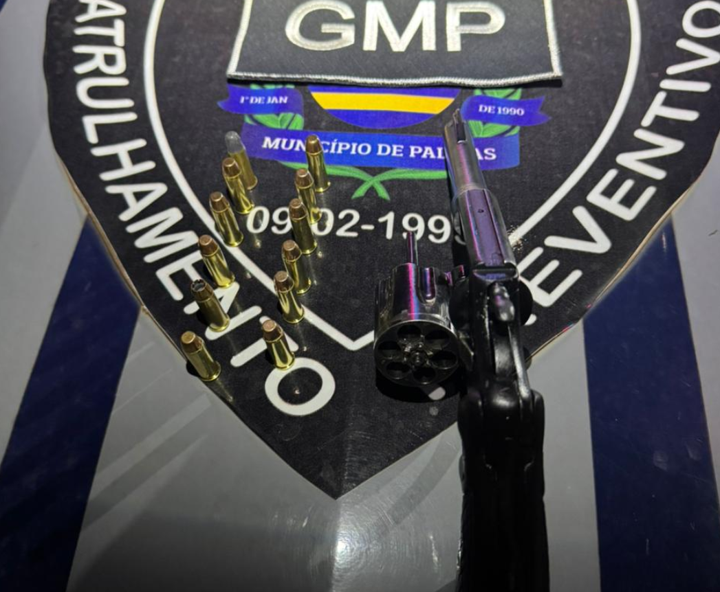 Homem é preso após disparos de arma de fogo em bar na Praia das Arnos