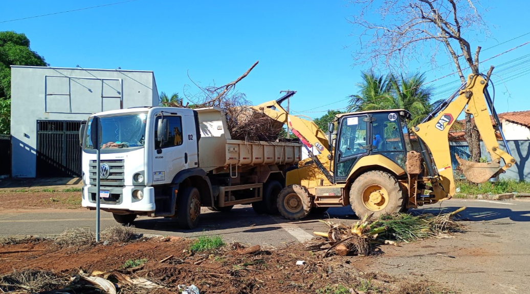 Prefeitura realiza maior mutirão de limpeza da história do Jardim Taquari e retira mais de 13 mil toneladas de entulhos