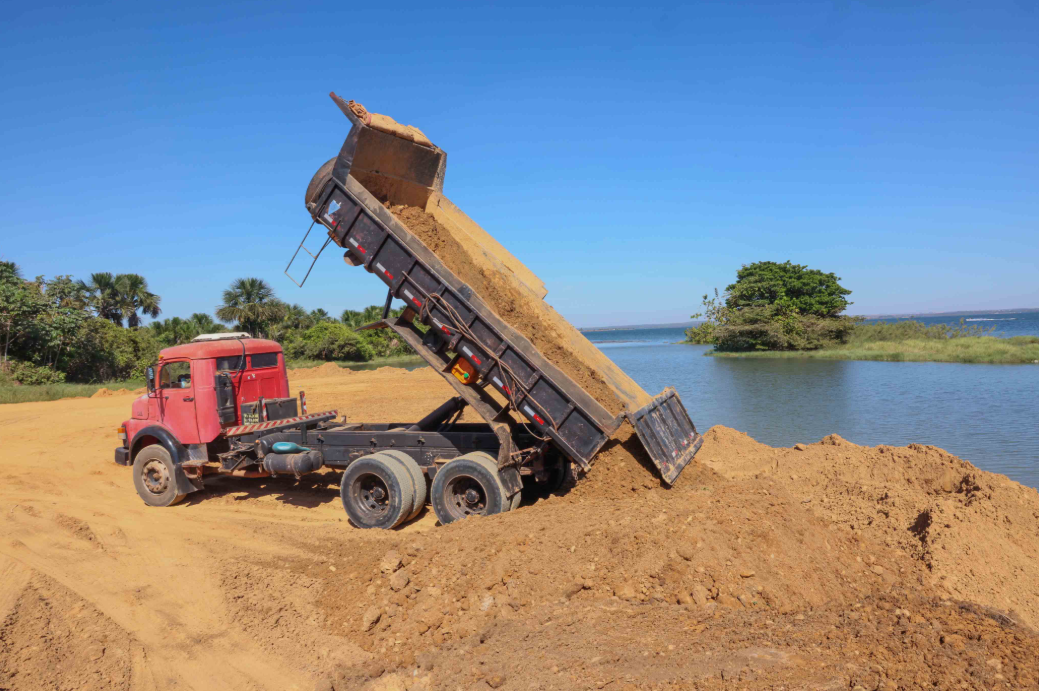 Prefeitura de Palmas inicia obra de ampliação da faixa de areia da Praia da Graciosa e desabilitará paredão de contenção