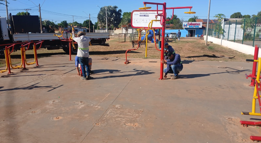 Equipamento danificado de academia ao ar livre é retirado no Jardim Taquari