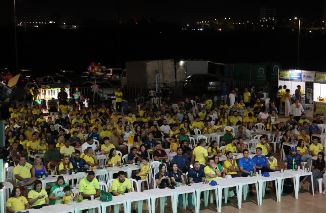 Prefeitura transforma Espaço Cultural em arena da torcida e celebra vitória do Brasil com a população