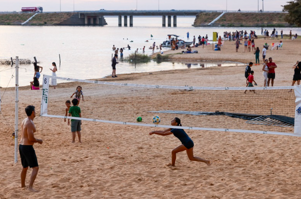 Campeonato de beach soccer e esportes na areia marcam o fim de semana nas praias de Palmas
