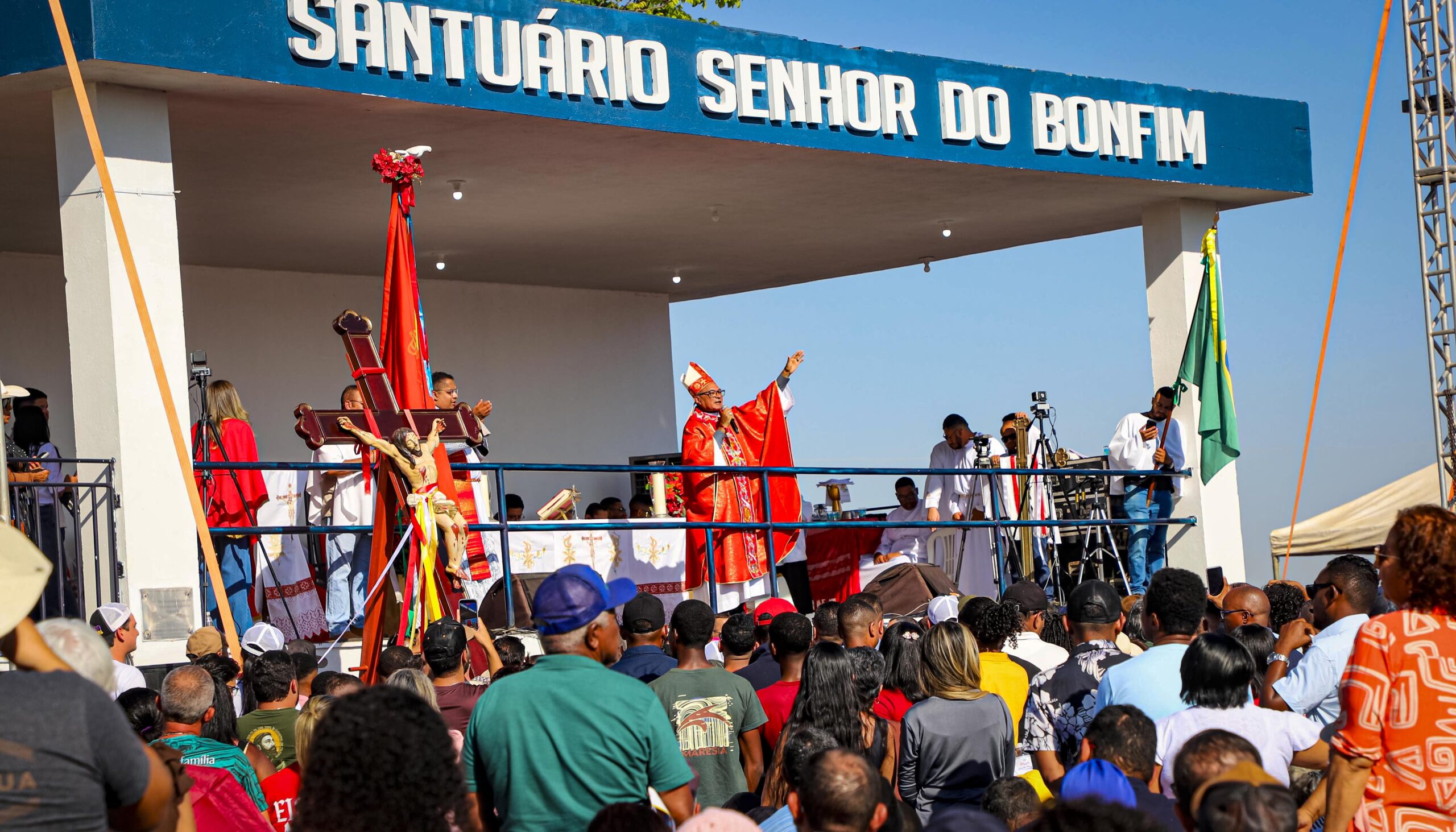F2-Missa campal reúne romeiros no Santuário Diocesano do Senhor do Bonfim, em Natividade, durante as celebrações do dia 15 de agosto. Foto-Esequias Araújo-GovTO Romaria do Senhor do Bonfim em Natividade reúne fiéis e movimenta fé, cultura e economia no Tocantins